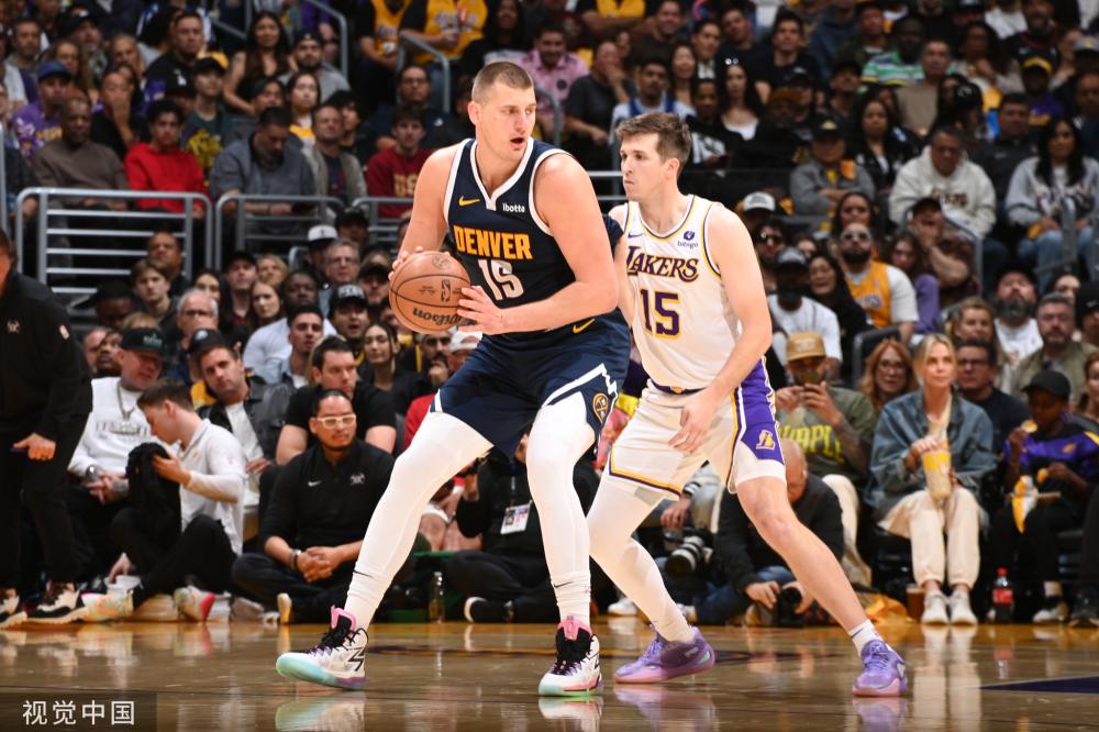 他的回应背 他的回应背