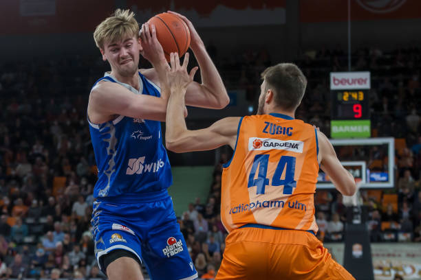 在他的指挥 在他的指挥